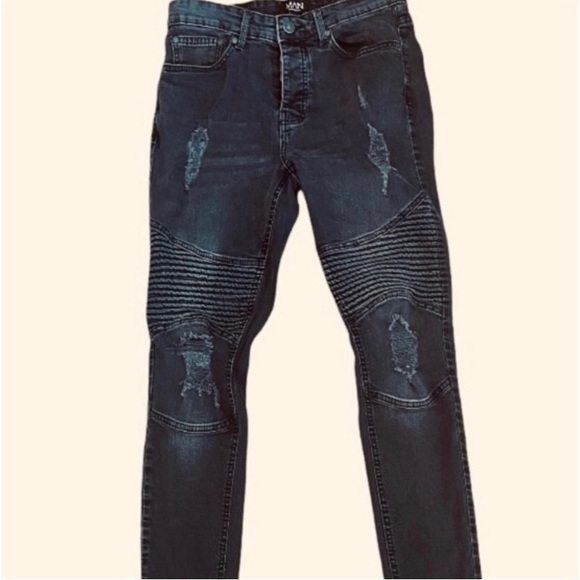 Boohoo Other - Boohoo Man. Mens Jeans. Black. Size 32. 
Distressed.